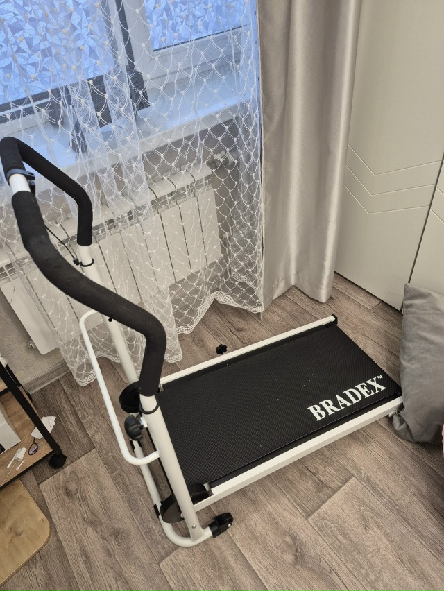 Стол окружность 90 см .5т без торга самовывоз. дорожка 3т ...