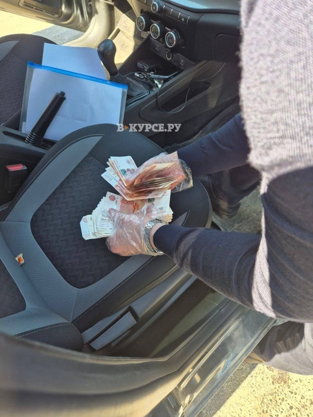 Уроженцы Закавказья пытались дать крупную взятку сотр...