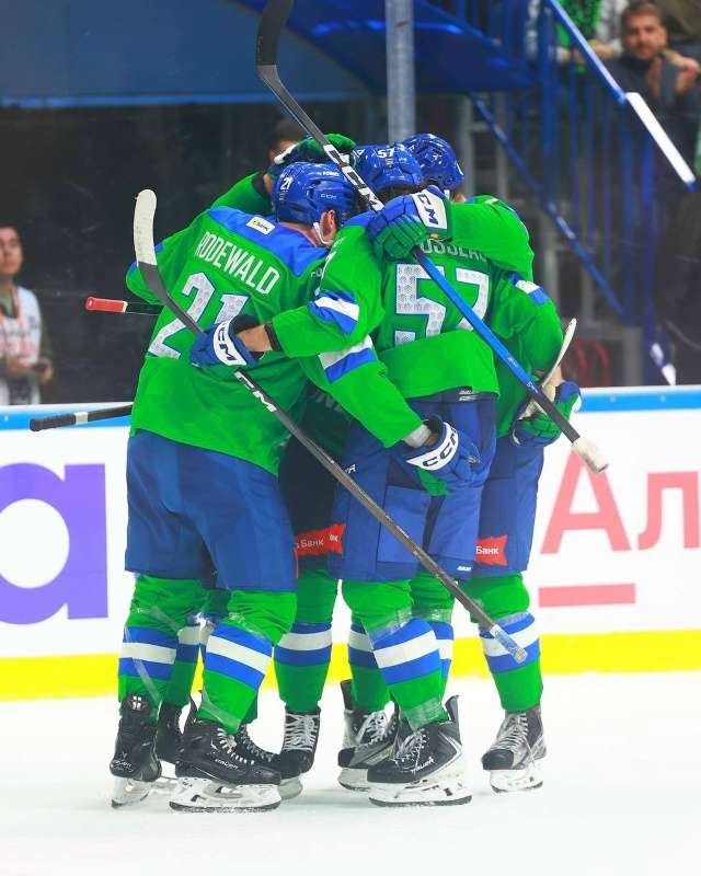 «Салават Юлаев» выиграл «Адмирал» со счетом 5:0 фото: Х...