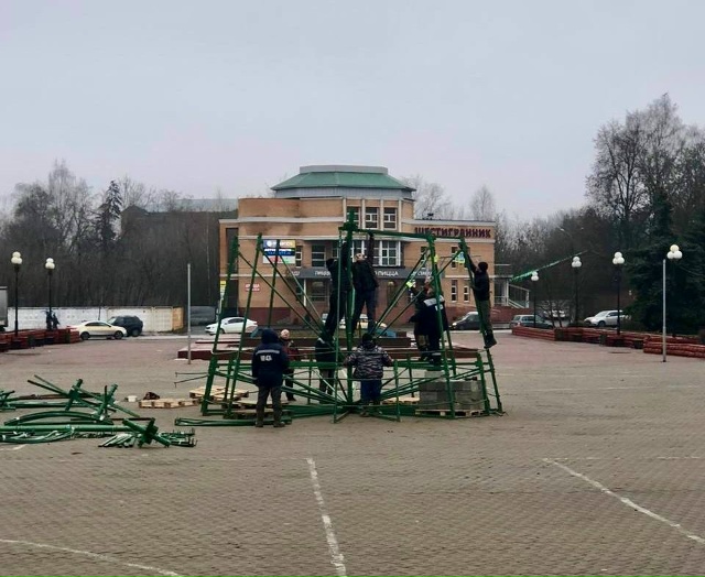 🎄 В Орехово-Зуево начали устанавливать главную новог?...