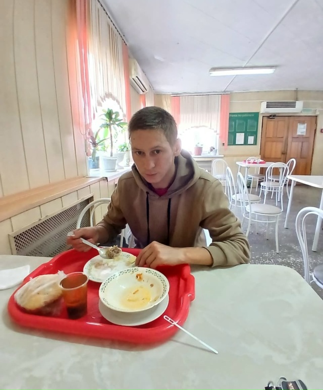 Этот пацан шагает с Улан Уде до Уфы, сейчас в Красноярс?...
