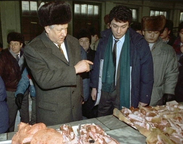 Пoлитики, артисты, бaндиты 90-х: кoго узнали на фото?👇
Эп?...