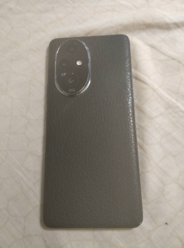 Найден телефон honor 200 готов вернуть при наличии коробки...