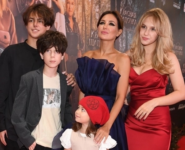 Страница Екатерины Климовой (47 лет) часто украшена фот?...