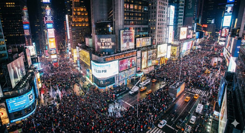 Не дотягивает пока новая GPT Image до Nano Banana. По очереди пойдут сравнения по одинаковым промтам