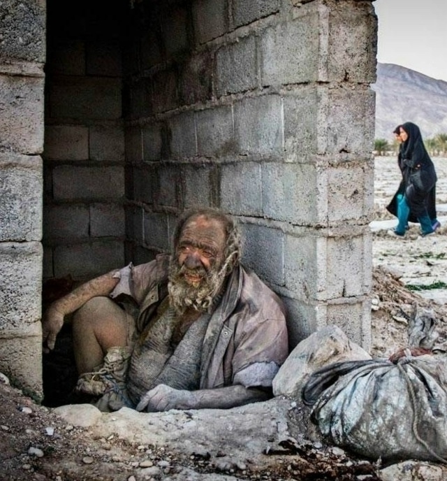 Самым закоренелым холостяком и самым вонючим мужчиной...