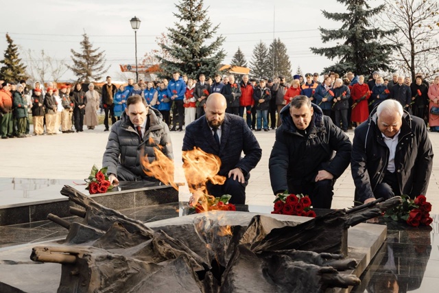 🇷🇺 Хинштейн поздравил курян с Днем народного единст?...
