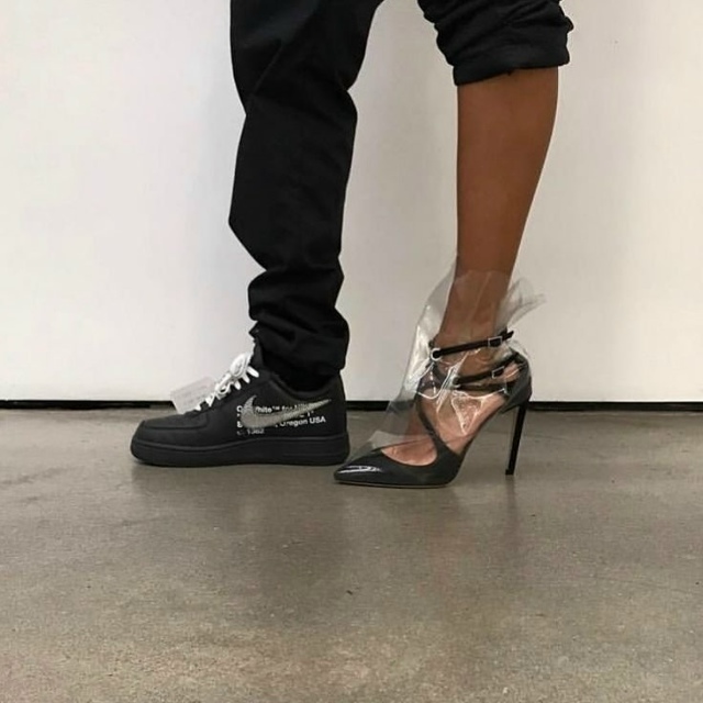 Вот мужики, вам вопрос... Женщина в кедах или на каблука?...