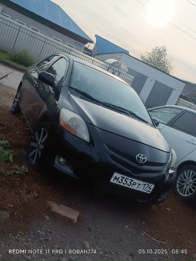 Вот так паркуются водители - которые плюют на пешеходо?...