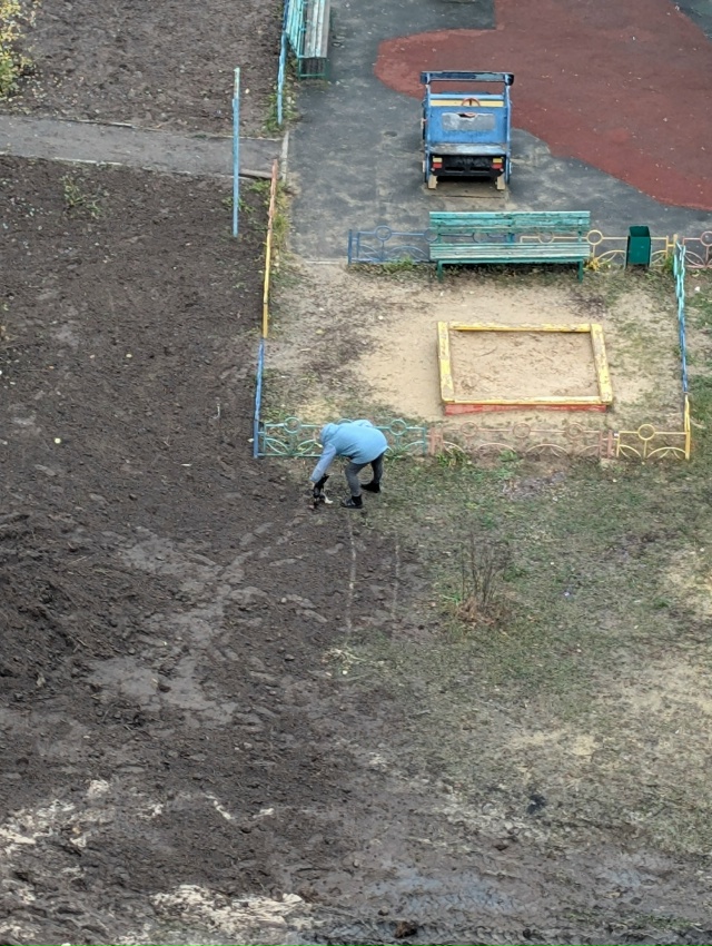 Собачница проживающая на центральном бульваре дом 7. П?...