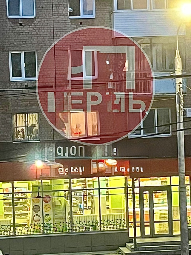 Не завидую.женщина, посто скажите в какой квартире вы ж...