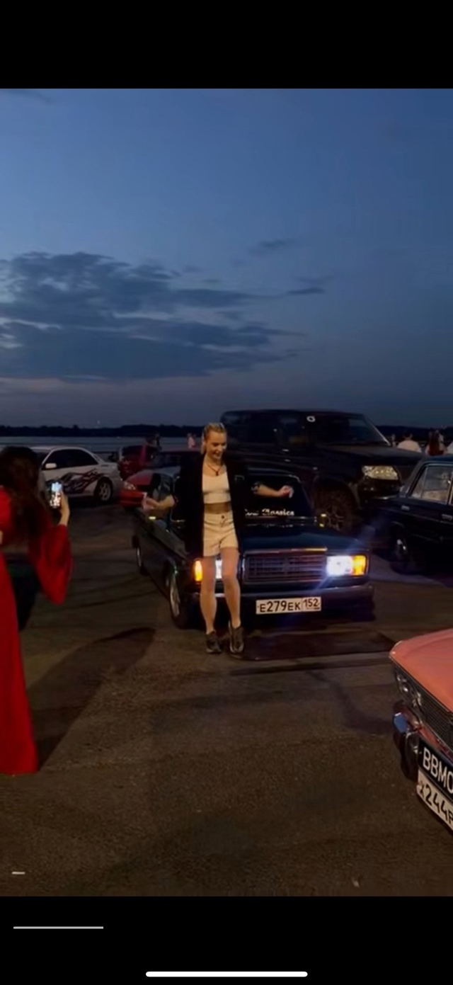 Как же её жестко подкинуло конечно...