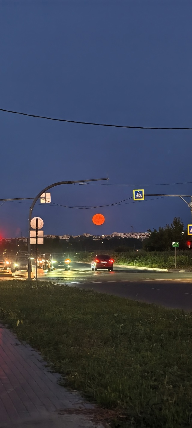 «Оленья Луна» взошла над Спутником 🌝