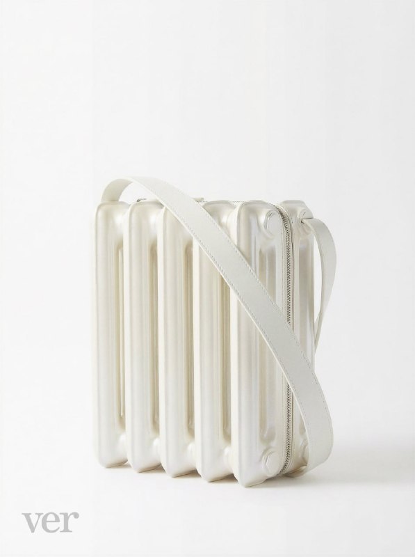 Гениально: студия Verlab показала сумку в виде радиатора — для тех, кто не может отойти надолго от б