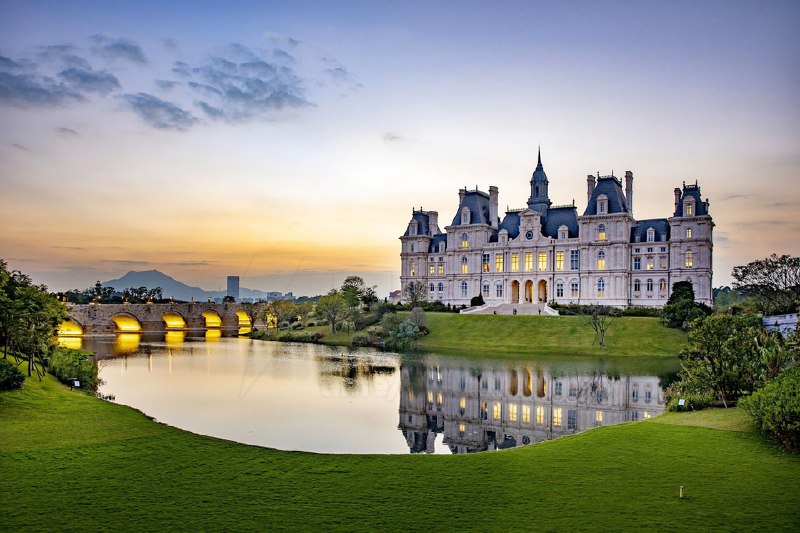 Так выглядит кампус Huawei Ox Horn в китайском городе Дунгуань: это не обычный офис из стекла и бето