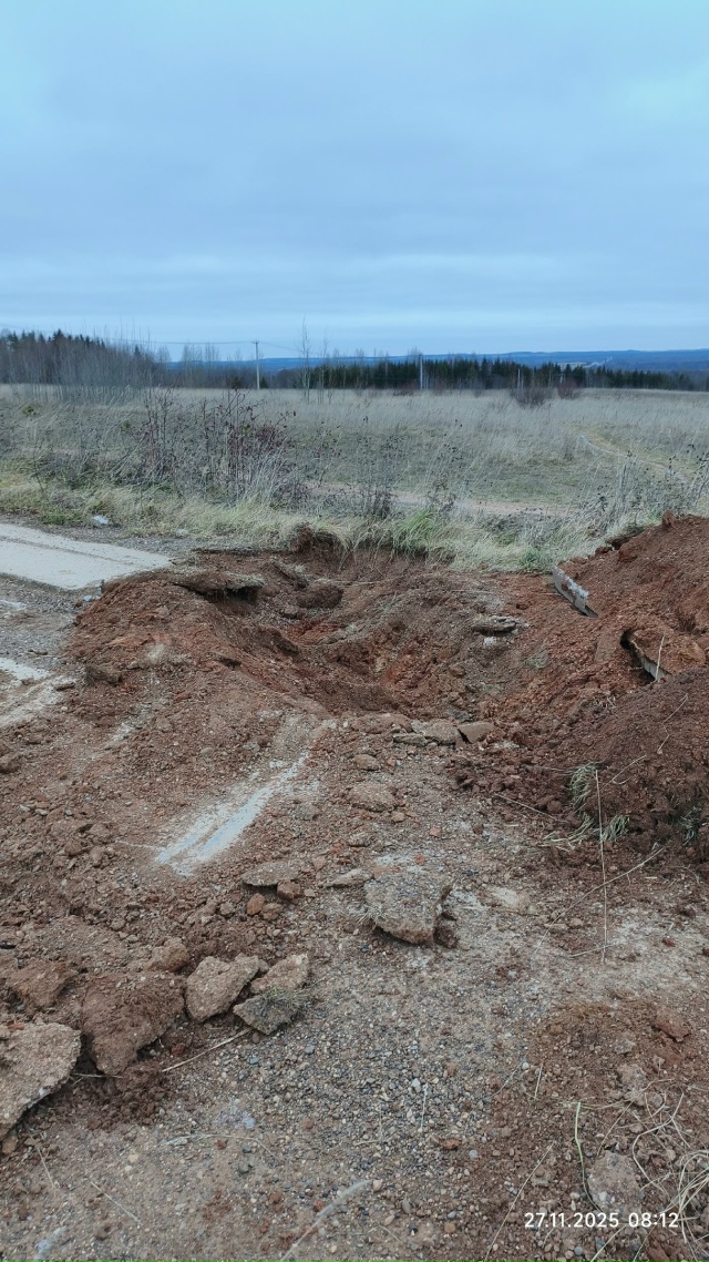 В очередной раз перекопали дорогу в Жемчужный, в этот р...