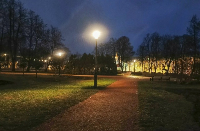 Стилизованные фонари установили в сквере Знаменова в ?...