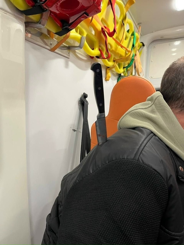 В Подмосковье пассажирка воткнула таксисту нож в спин?...