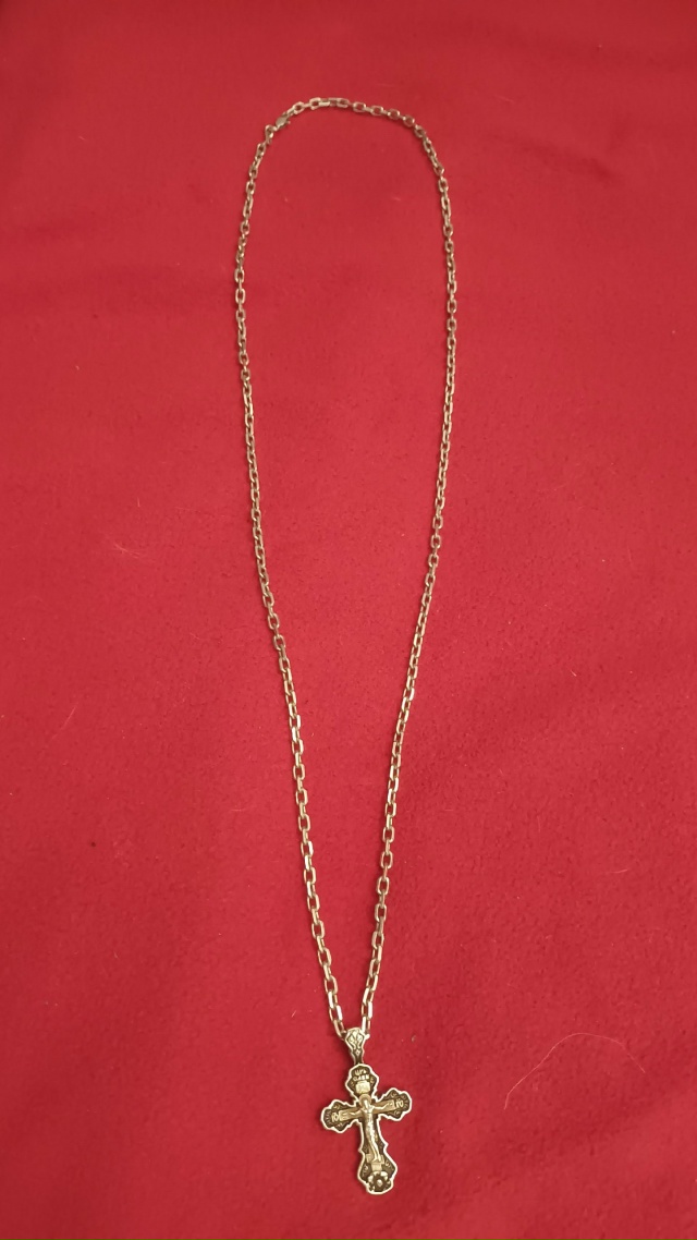 Найдена цепочка с крестиком в районе площадки Аллея Де...