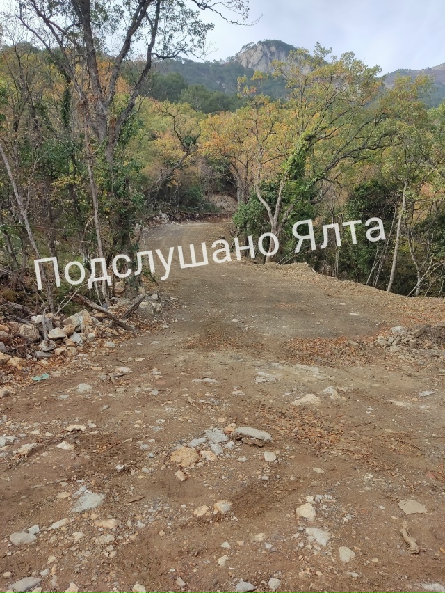 За полигоном на Мисхорской за газовой заправкой над ру...