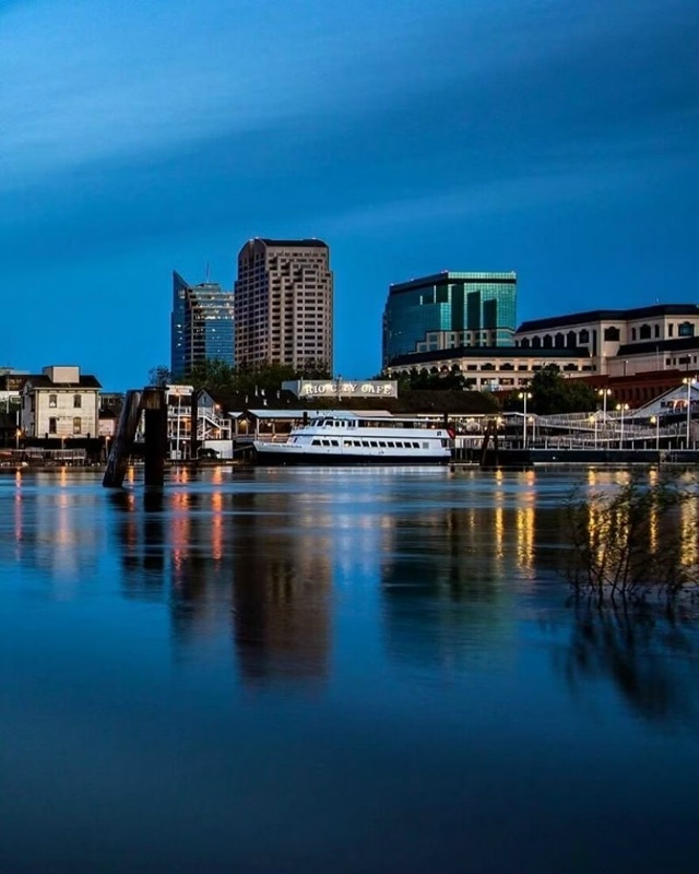 🌍Сакраменто, США
Столица Калифорнии — город золотог?...