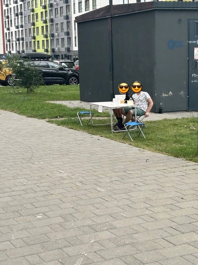 Школьники в Дрожжино ищут новые способы заработка😄
...