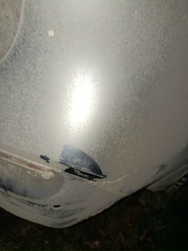 Ночью с 16.11 на 17.11 ударили стоящий автомобиль по адресу ...