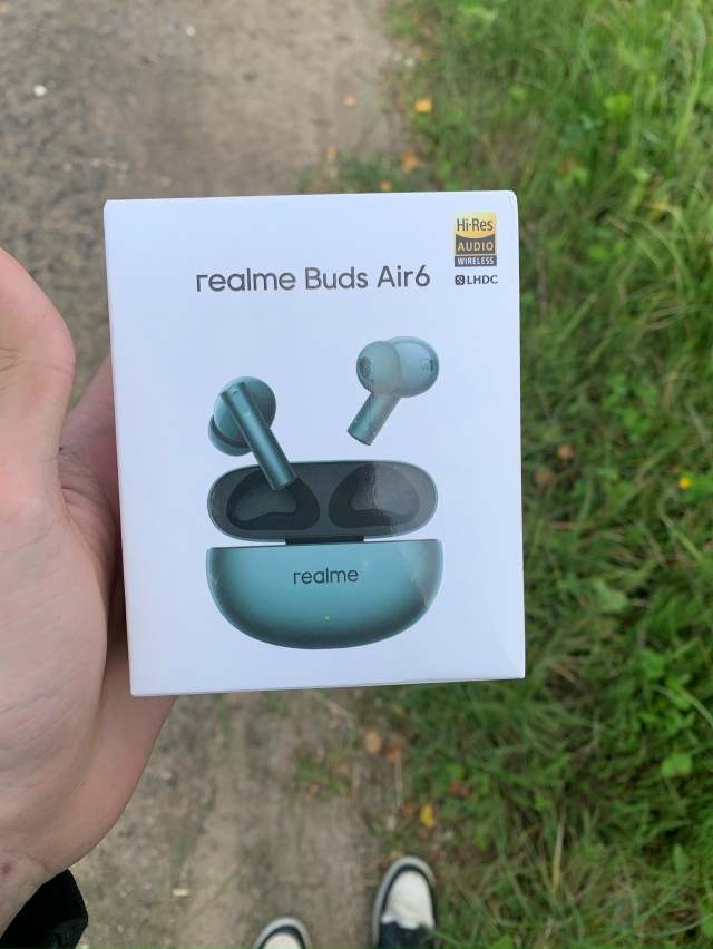 28.11.25 потерян кейс от наушников в 22 автобусе, просьба, е?...