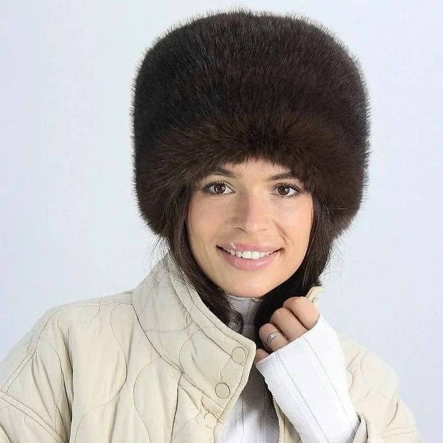 Шапки НАШИХ БАБУШЕК снова в моде! Россиянки массово ра?...