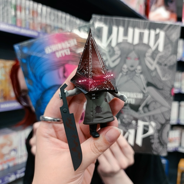 У нас завелся Пирамидоголовый. Пока что маленький!🔪
?...