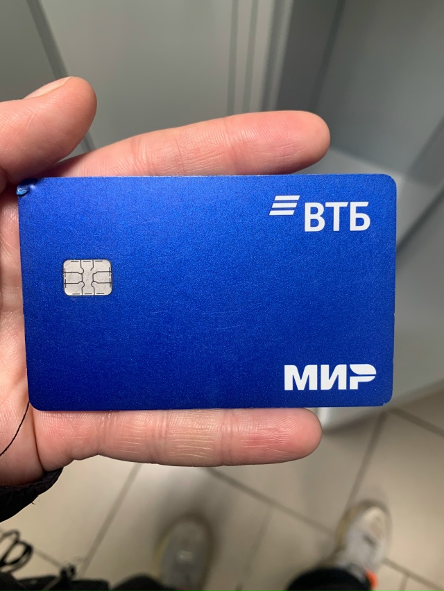 На остановке в болгарском городке , напротив овощного ?...