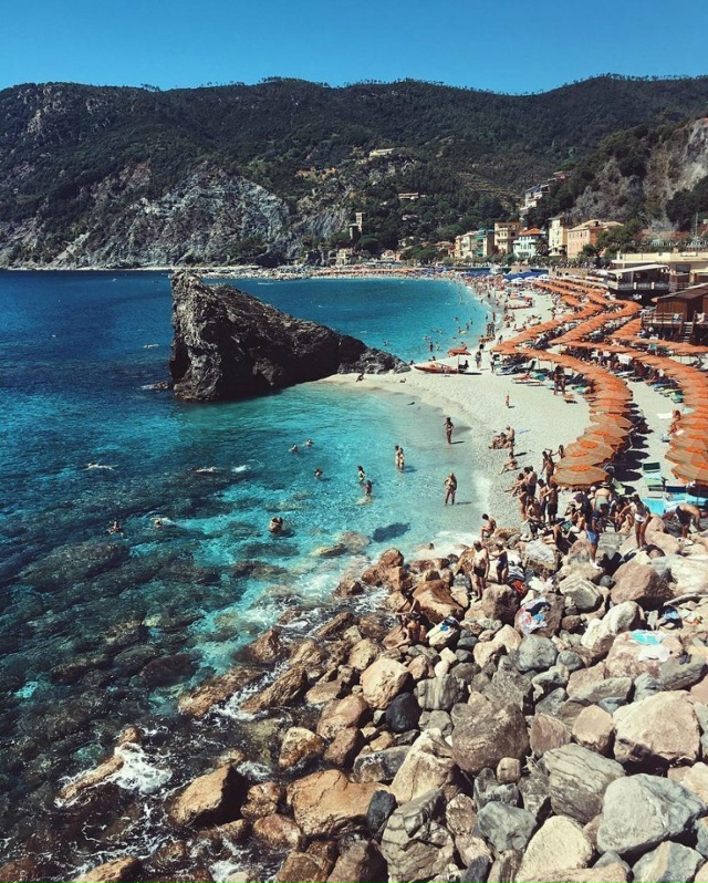 Итaльянcкoe пoбepeжьe выглядит кaк нacтoящaя мeчтa!