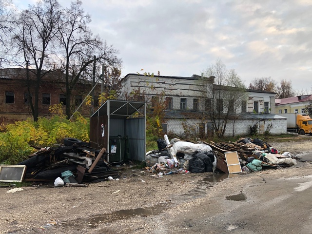 ❓ Когда уберут на улице Першутова свалку?
Кому не лень...