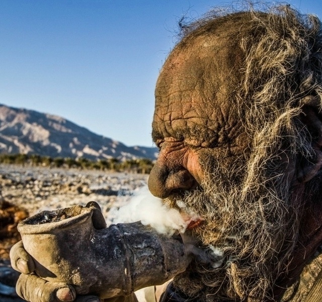 Самым закоренелым холостяком и самым вонючим мужчиной...