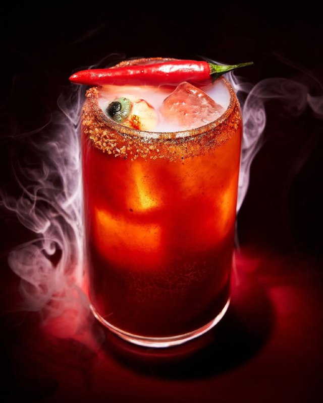 ОМГ, московский бар представил мрачное меню к Хэллоуину Тыквенному спасу.
Среди них тарт «Могила»