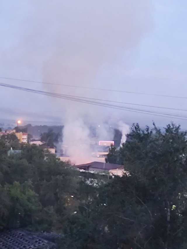 ⚡Сегодня ночью горел склад в Закамске по Автозаводско...