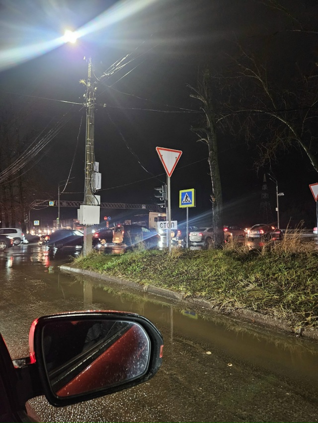 Неразбериха на перекрестке Безыменского - Куйбышева. Н...