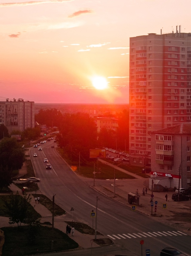 Позови меня..
На закате дня..
Позови меня солнце ясное. ...