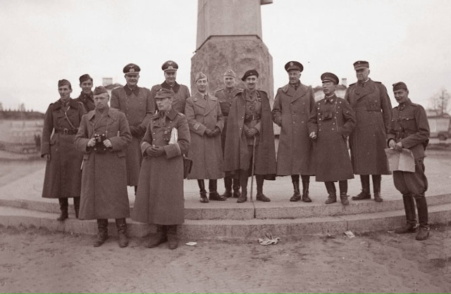 Οфицepы из Φинляндии, CШΑ, Γepмaнии, Итaлии, Япοнии, Швeции ?...