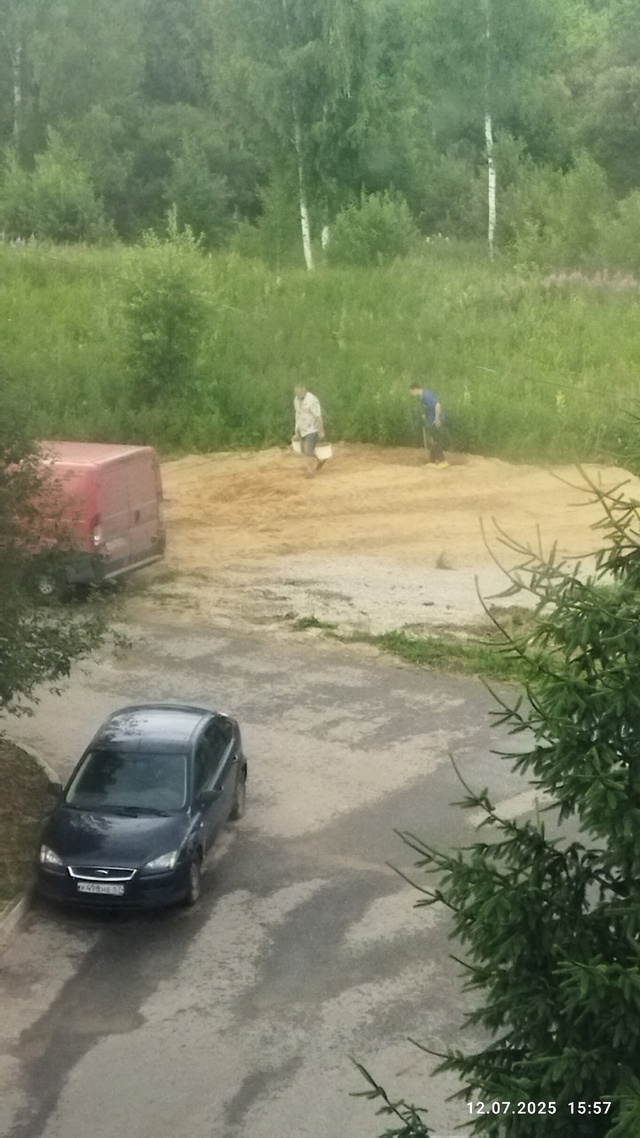 На МЖК воруют песок, предназначенный для детской площа...