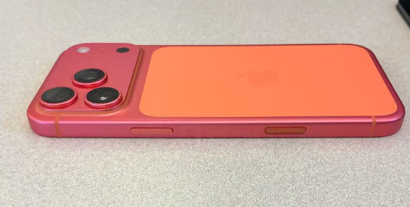 iPhone 17 Pro Max начали… киснуть: пользователи жалуются, что металл на корпусе окисляется и меняет