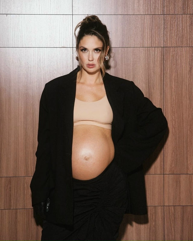 Ребята, слухи вокруг Агаты Муцениеце просто взорвали с...