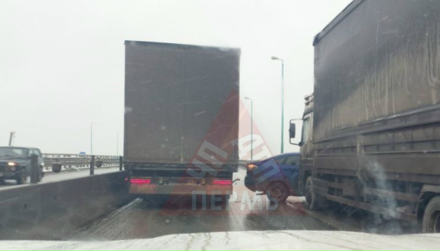 Сегодняшняя причина огромной пробки на Западном обход...