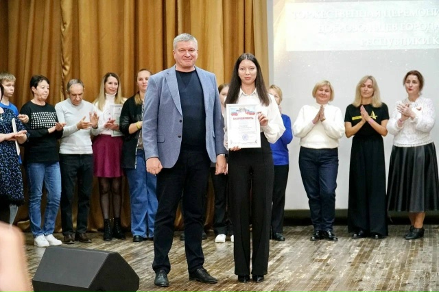 В преддверии Дня добровольца поздравил евпаторийских ...