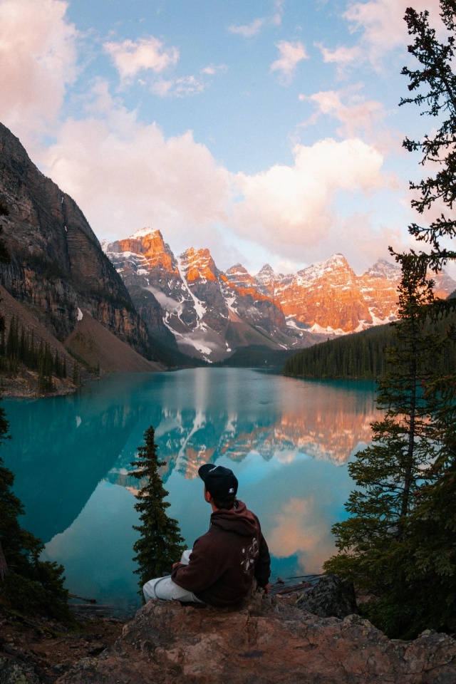 🌍 Озеро Морейн, Канада
Расположенное в сердце национ?...