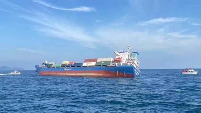 Пхукет накрыло мазутом после крушения контейнеровоза Sealloyd Arc, перевозившего около 130 тонн топл