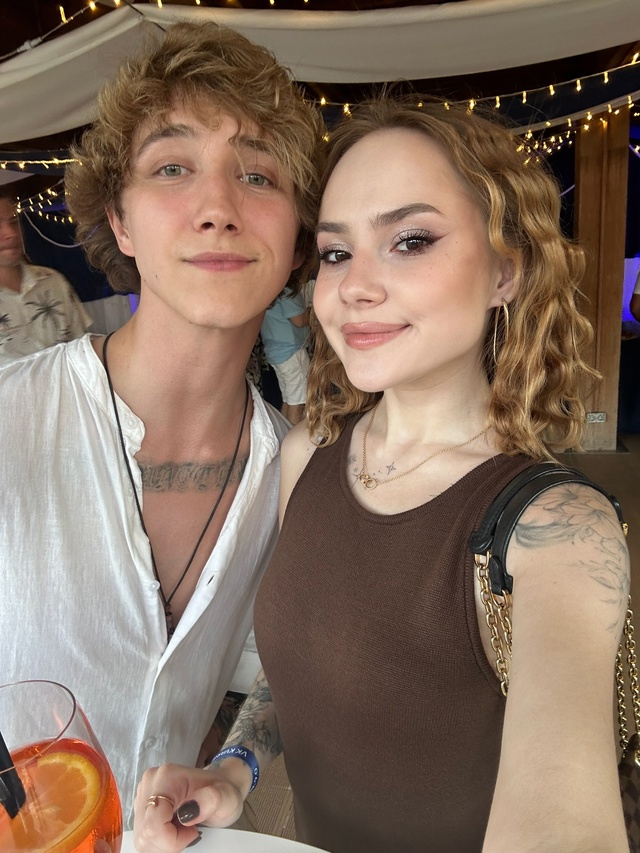 Кушаем бутерброды с рыбкой ?