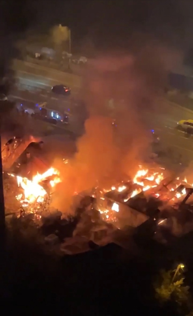 Специалисты МЧС тушат пожар в центре Екатеринбурга на ...
