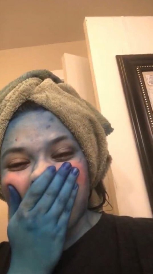 Парень в шампунь налил краски...
Этот пранк девушка вр?...