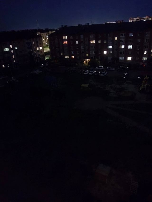 Во дворе по Юлаева 46 которую неделю не горят фонари, до?...